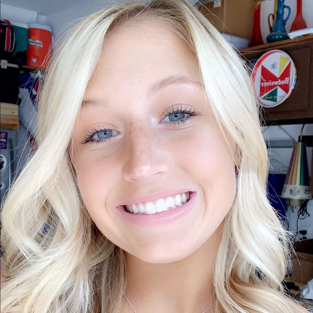 Meet your Posher, Lauren